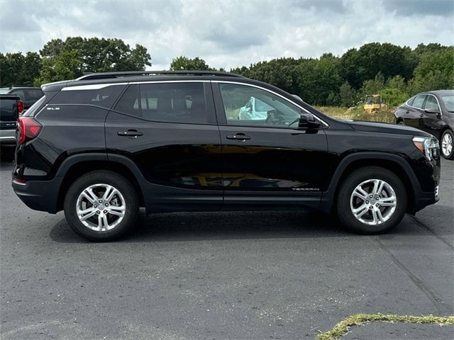 Used 2022 GMC Terrain SLE with VIN 3GKALTEV2NL296672 for sale in Rockford, MI