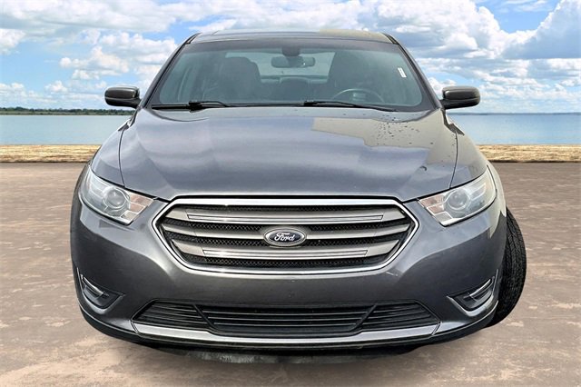 2014 Ford Taurus SEL photo 2
