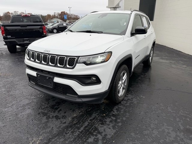 2024 Jeep Compass Latitude photo 2