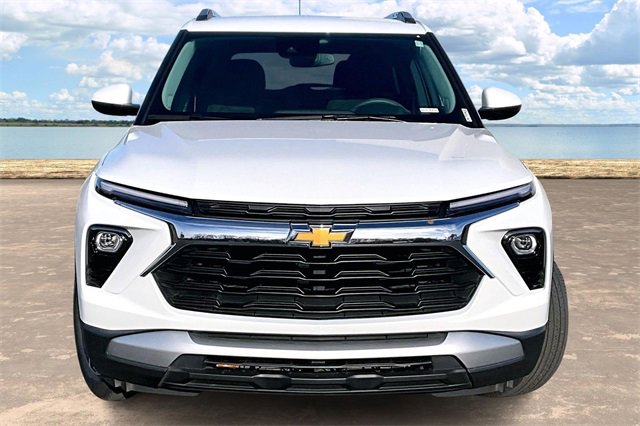 2024 Chevrolet Trailblazer LT photo 2