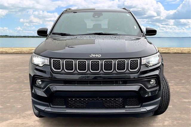 2024 Jeep Compass Latitude photo 2