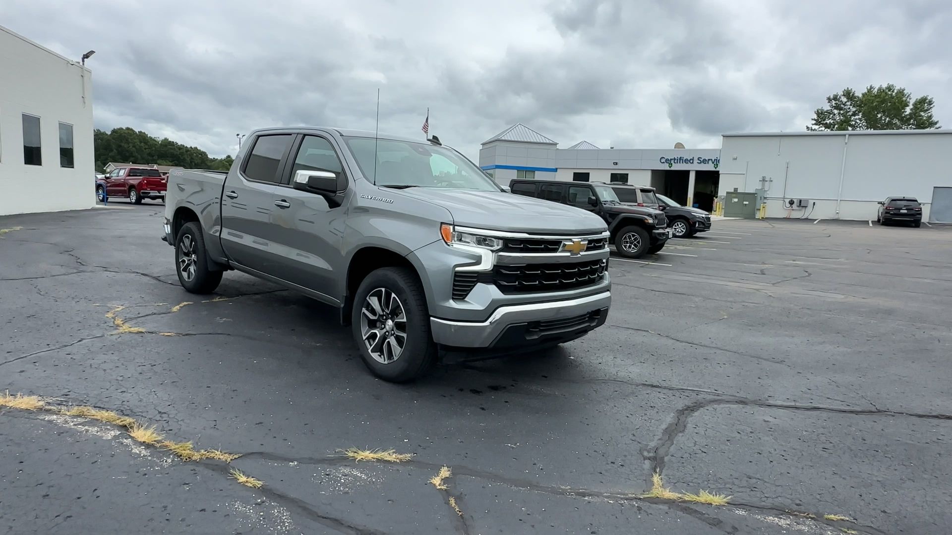 2023 Chevrolet Silverado 1500 LT photo 2