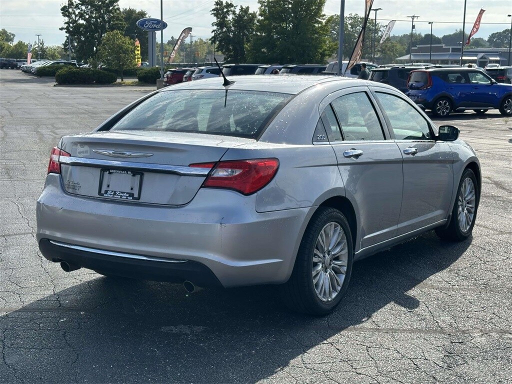 2013 Chrysler 200 Limited photo 3