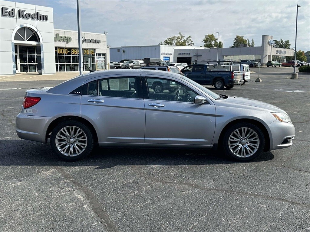 2013 Chrysler 200 Limited photo 2