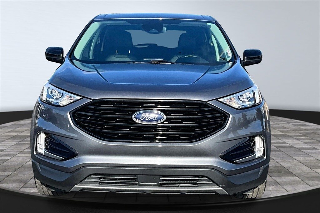 2021 Ford Edge SEL photo 2