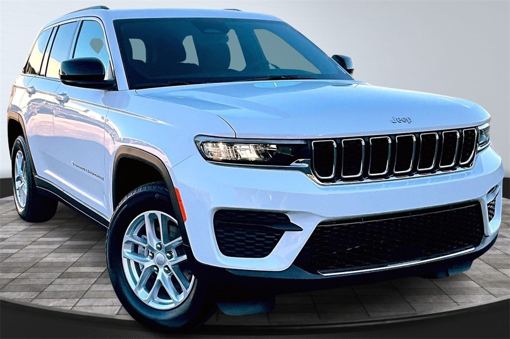 2025 Jeep Grand Cherokee Laredo's photo