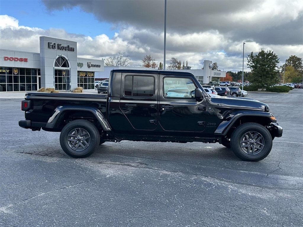 New 2025 Jeep Gladiator SPORT S 4X4 Pickup