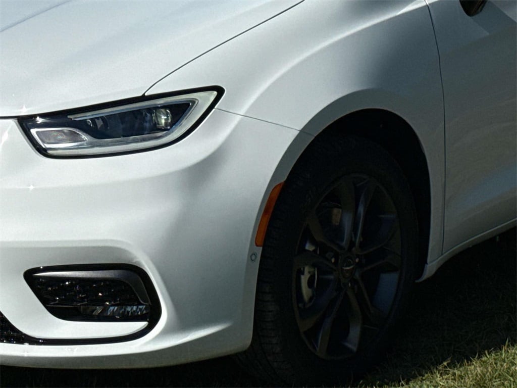 New 2026 Chrysler Pacifica SELECT Passenger Van