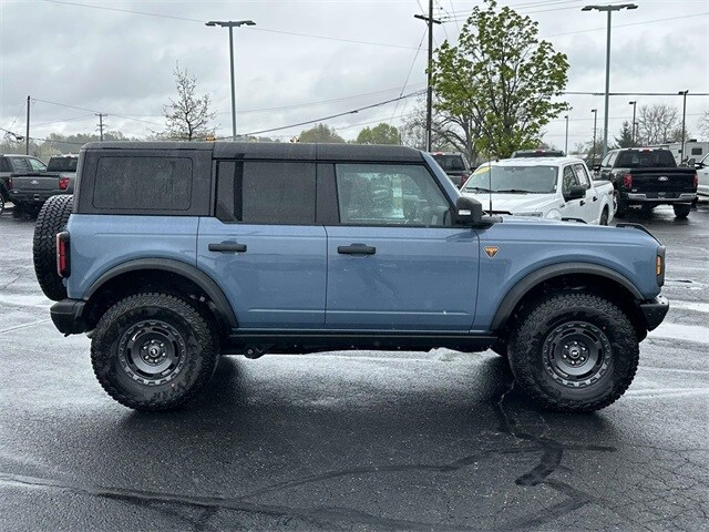 2025 Ford Bronco Badlands photo 2