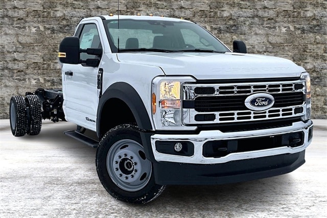 2025 Ford F-550 Super Duty Chassis Cab XL's photo