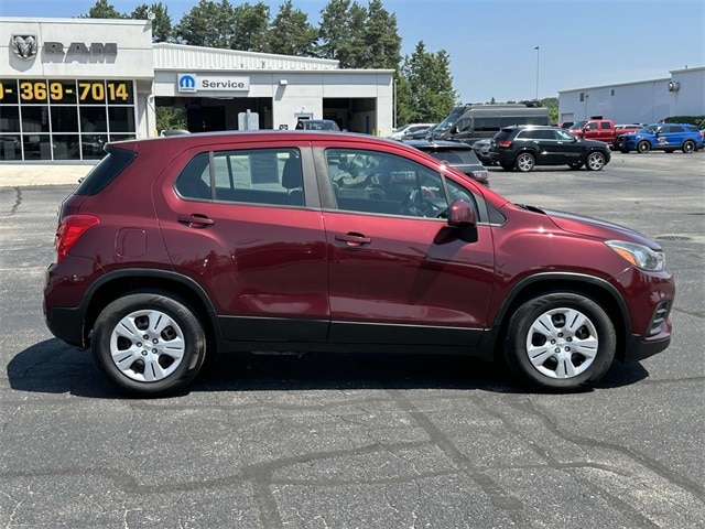 Used 2017 Chevrolet Trax LS with VIN 3GNCJKSBXHL186706 for sale in Greenville, MI