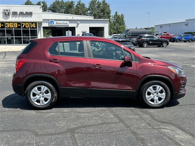 2017 Chevrolet Trax LS photo 2