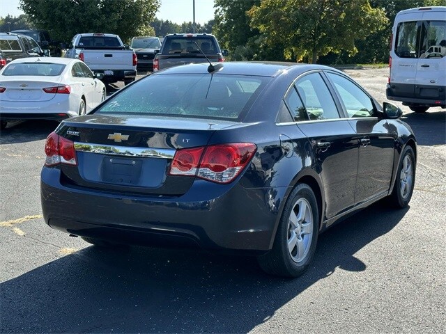 2015 Chevrolet Cruze photo 2
