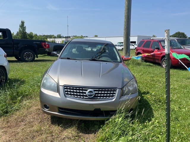 Used 2005 Nissan Altima SE with VIN 1N4BL11D55C232869 for sale in Greenville, MI
