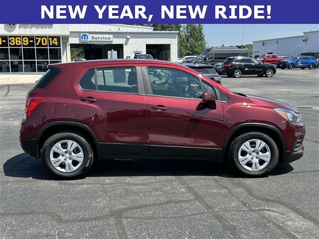 Used 2017 Chevrolet Trax LS with VIN 3GNCJKSBXHL186706 for sale in Greenville, MI