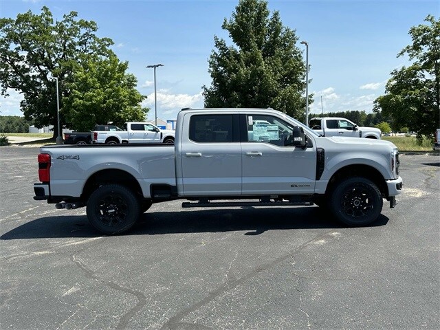 2025 Ford F-350 photo 2