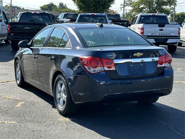 2015 Chevrolet Cruze photo 3