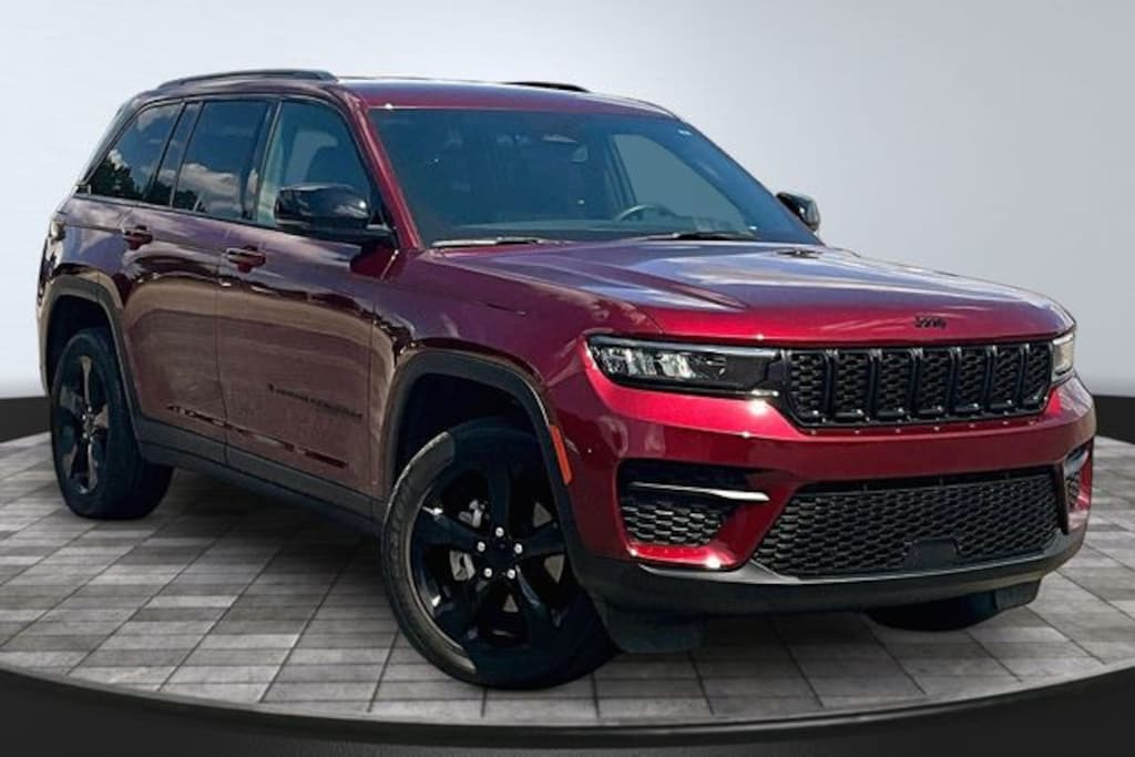 Used 2024 Jeep Grand Cherokee Altitude SUV