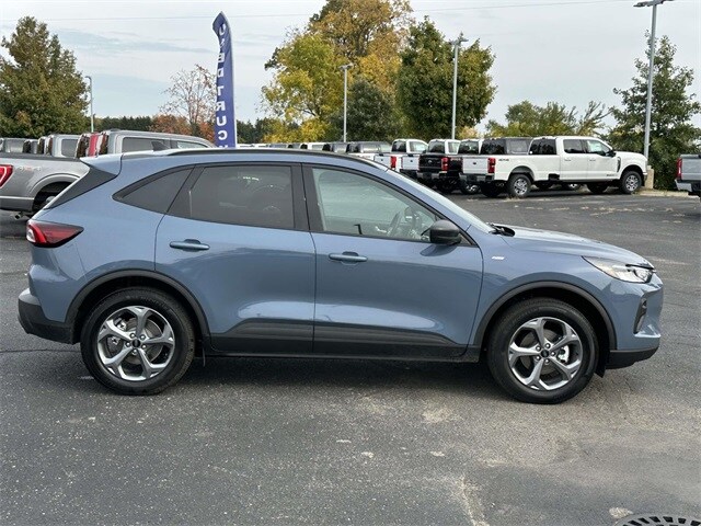 2025 Ford Escape ST-Line photo 2