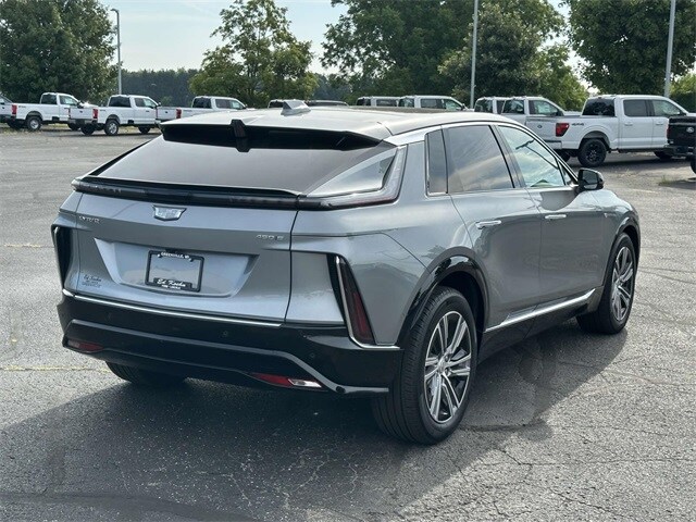 2024 Cadillac Lyriq Luxury photo 3