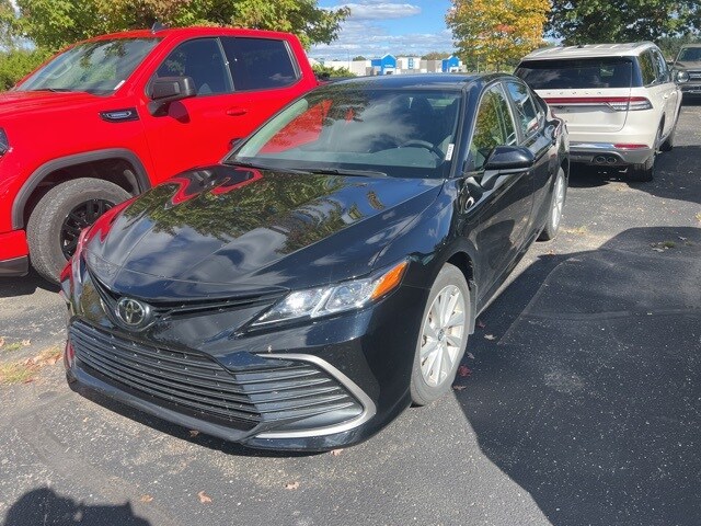 2023 Toyota Camry LE photo 3