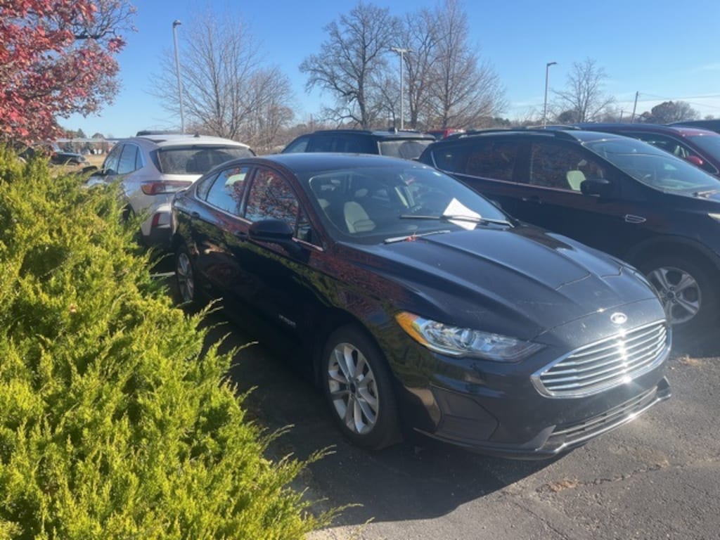 Used 2019 Ford Fusion Hybrid SE Sedan