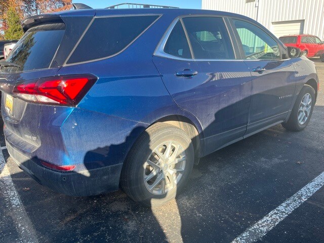 2022 Chevrolet Equinox LT photo 2