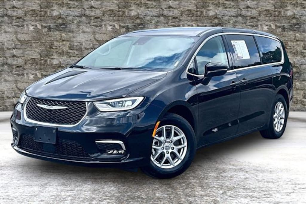 Used 2024 Chrysler Pacifica Touring L Minivan/Van