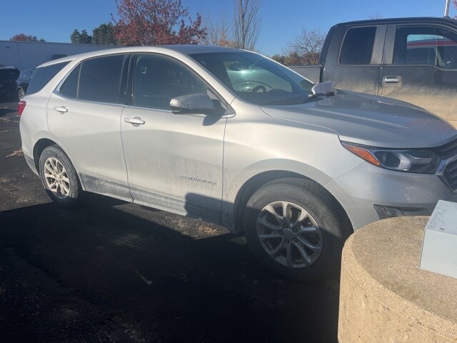 2018 Chevrolet Equinox LT photo 2