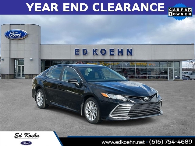 2023 Toyota Camry LE's photo