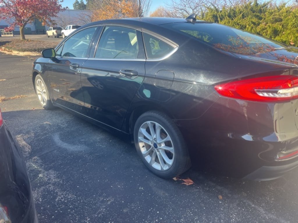 Used 2019 Ford Fusion Hybrid SE Sedan