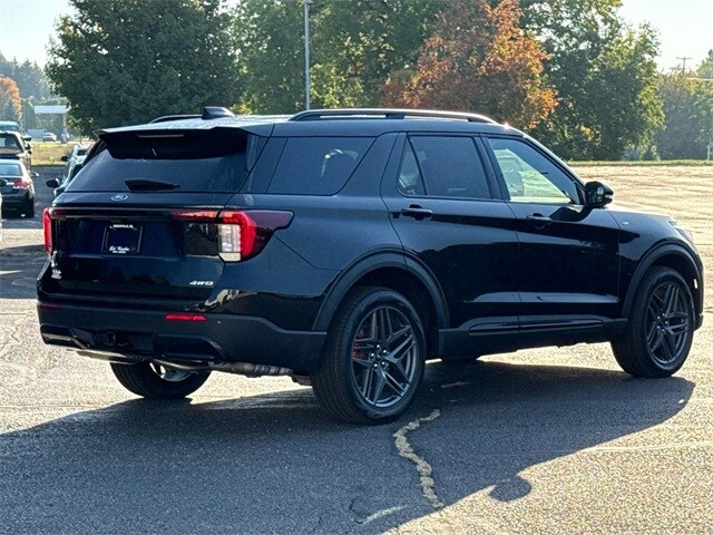 2025 Ford Explorer ST-Line photo 2