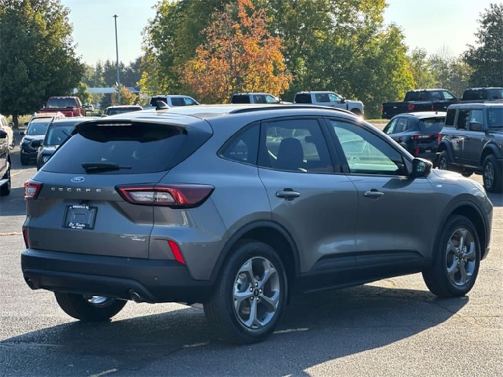 New 2026 Ford Escape Hybrid ST-Line Select SUV