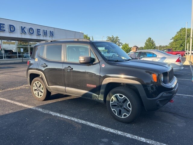 2016 Jeep Renegade Trailhawk photo 2