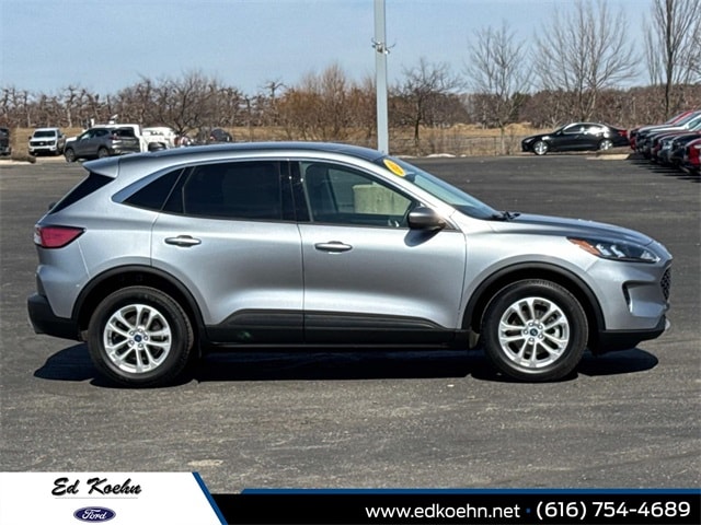 Used 2021 Ford Escape SE with VIN 1FMCU9BZ1MUA88696 for sale in Greenville, MI