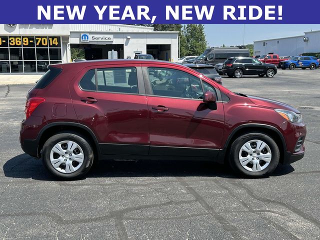 Used 2017 Chevrolet Trax LS with VIN 3GNCJKSBXHL186706 for sale in Greenville, MI