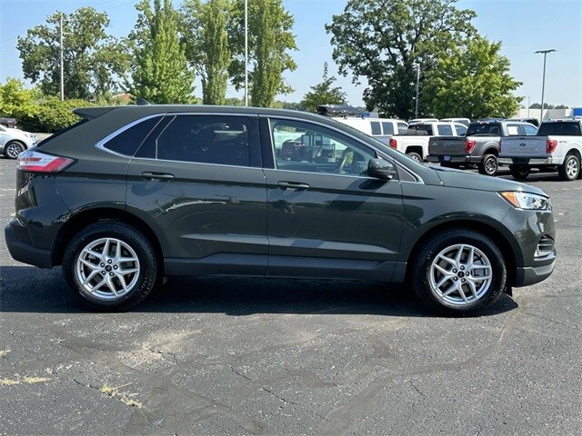 2024 Ford Edge SEL photo 2