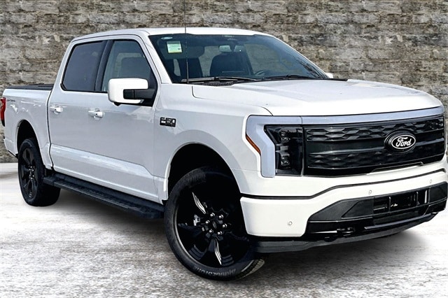 2025 Ford F-150 Lightning Platinum's photo