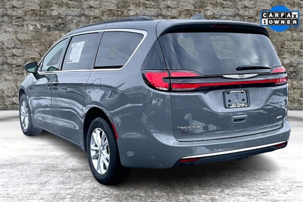 Used 2022 Chrysler Pacifica Touring Minivan/Van