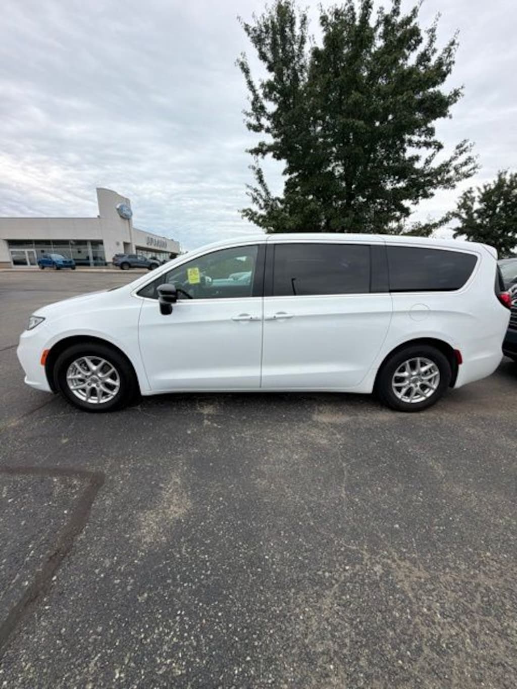 Used 2025 Chrysler Pacifica Select Minivan/Van