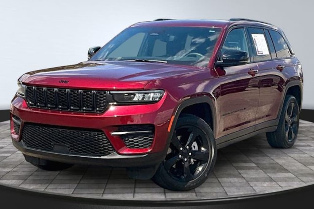 Used 2024 Jeep Grand Cherokee Altitude SUV