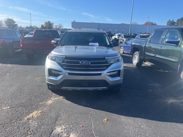 2023 Ford Explorer XLT photo 2