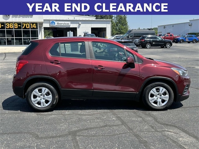 Used 2017 Chevrolet Trax LS with VIN 3GNCJKSBXHL186706 for sale in Greenville, MI