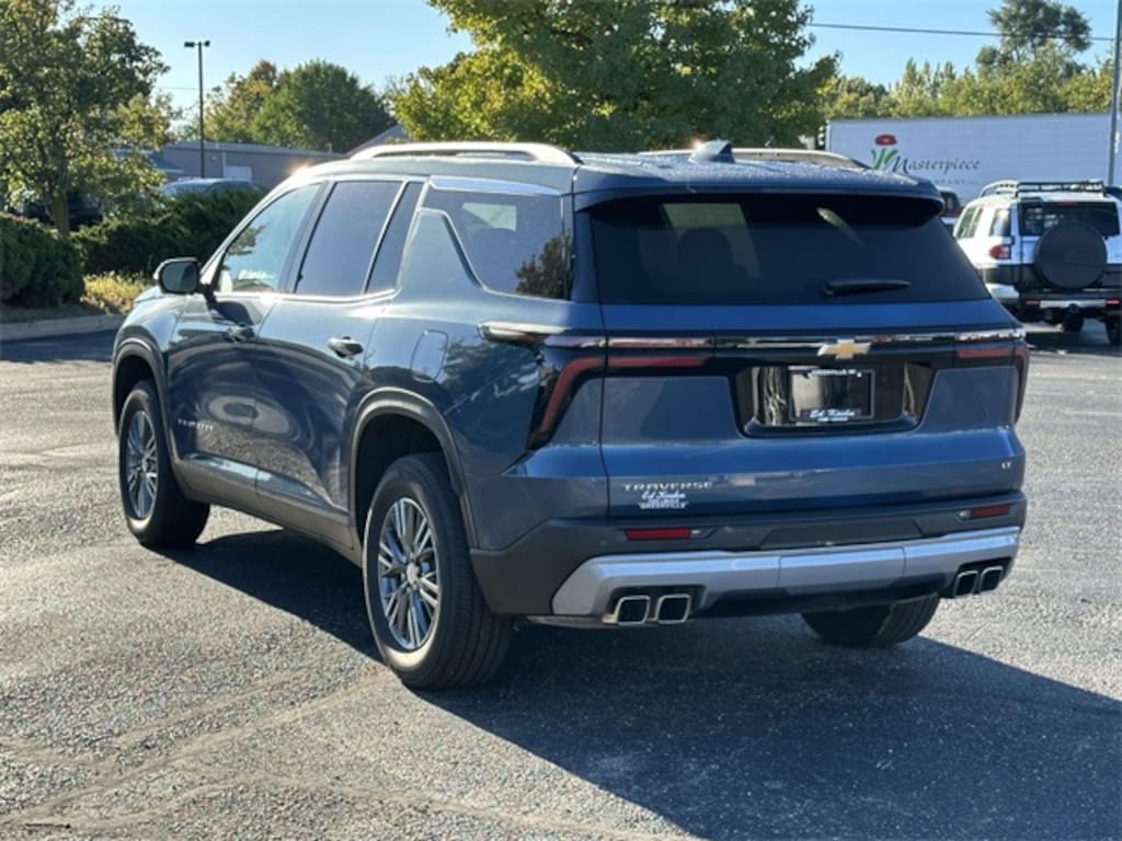 Used 2024 Chevrolet Traverse LT SUV