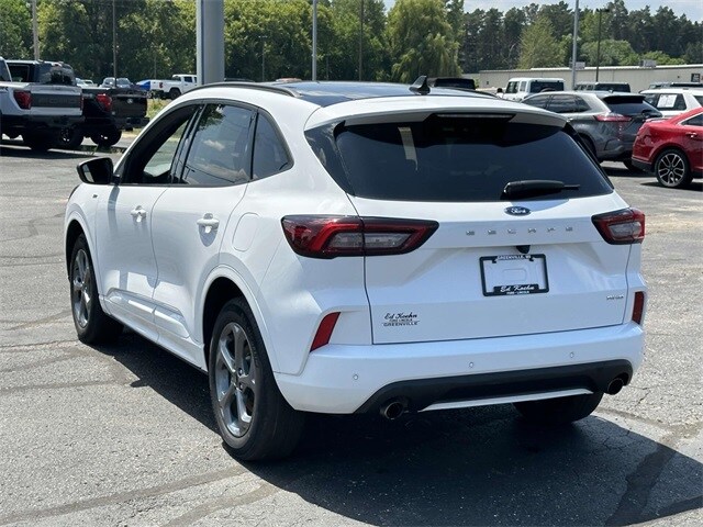 2023 Ford Escape ST-Line photo 2