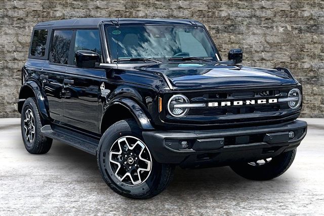 2026 Ford Bronco Outer Banks 4x4's photo