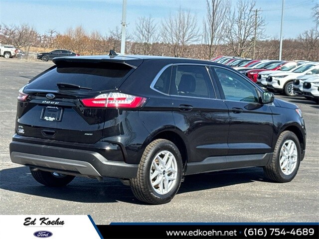 2024 Ford Edge SEL photo 2