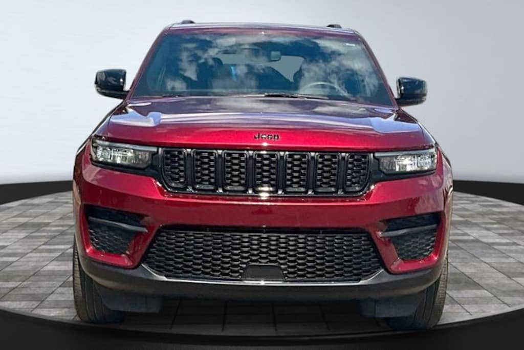 Used 2024 Jeep Grand Cherokee Altitude SUV