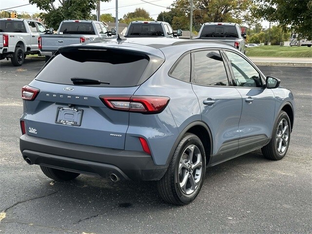 2025 Ford Escape ST-Line photo 3