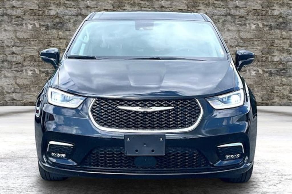 Used 2024 Chrysler Pacifica Touring L Minivan/Van